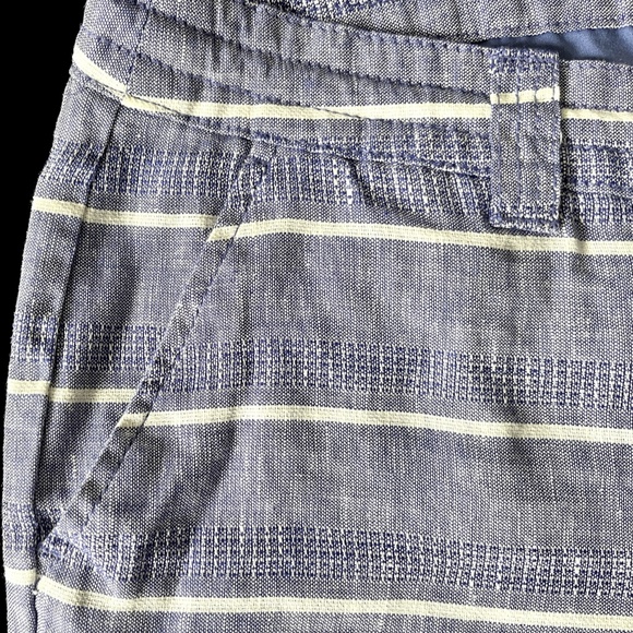 GAP Linen Blend shorts with front and back pockets  drawstring closure 4" - Picture 7 of 8